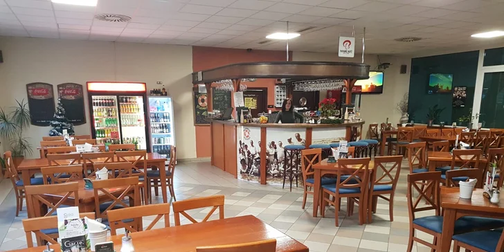 Kuřecí paličky nebo křídla s hranolky a omáčkou pro 1 či 2 osoby