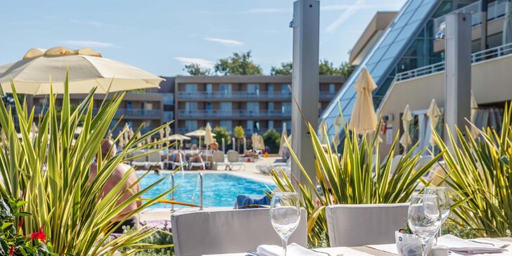 Rodinná dovolená v Poreči: 4* hotel Molindrio 300 m od pláže, bazény a wellness, polopenze, dítě zdarma