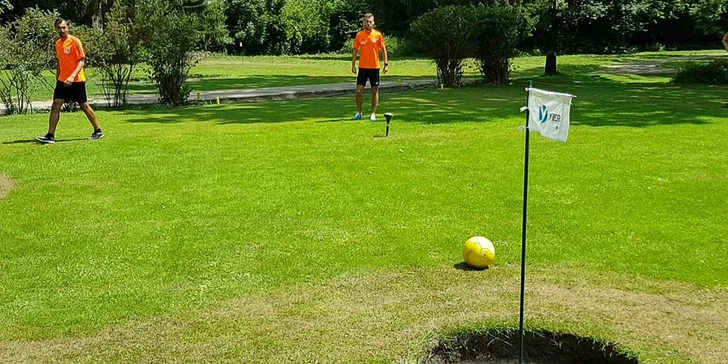 Zkuste golf jinak: denní nebo noční hra footgolfu pro 2 až 8 osob