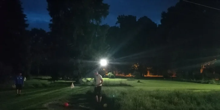 Zkuste golf jinak: denní nebo noční hra footgolfu pro 2 až 8 osob