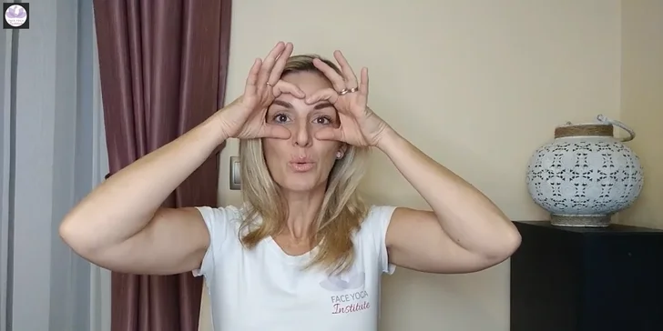 Základní on-line kurz obličejové jógy na celý rok a měsíční členství ve Face Yoga Live Clubu
