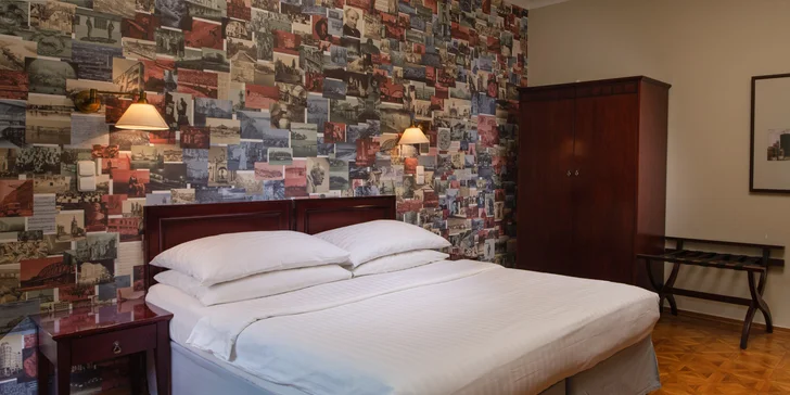 4* hotel v centru Prahy u Karlova mostu: historická budova a na pokoji naplněný minibar