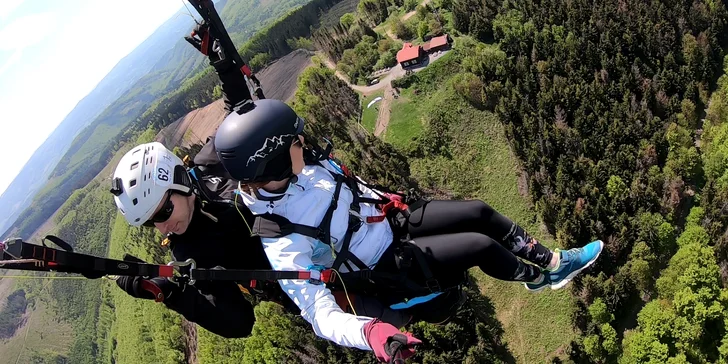 Tandemový paragliding: adrenalinový let v Beskydech pro 1 osobu