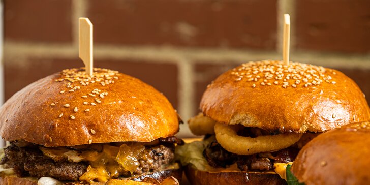 Burger do ruky: na výběr z 9 druhů - farmářský, cheeseburger, bacon i tzatziki