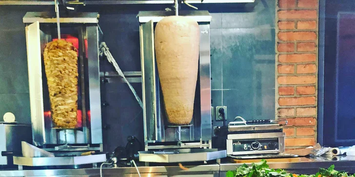 Kebab s hranolkami nebo v tortille i nápoj s sebou pro 1 nebo 2 osoby