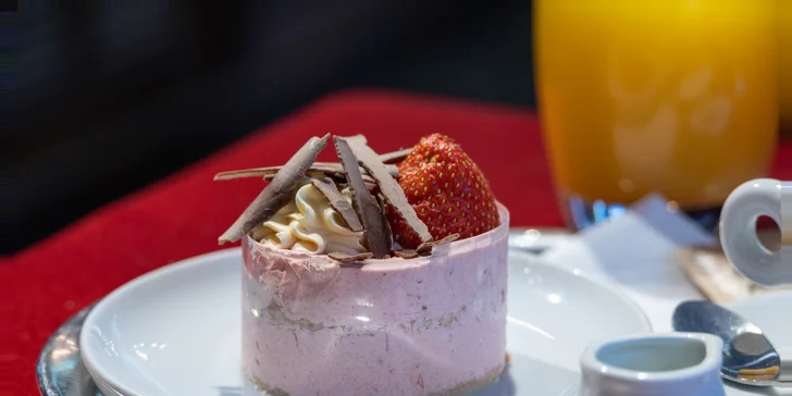Víkendové 4chodové menu u Karlova náměstí: 2 předkrmy, kachna, steak či ryba a dezert