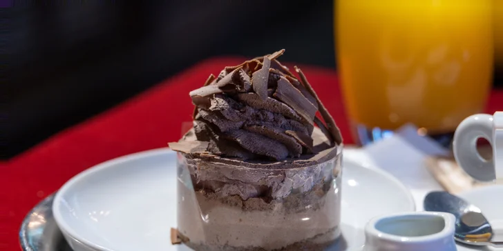 Víkendové 4chodové menu u Karlova náměstí: 2 předkrmy, kachna, steak či ryba a dezert