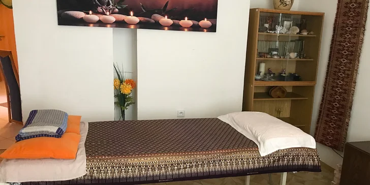Thajská masáž v délce až 90 min: klasická, olejová, bylinnými sáčky i lávovými kameny