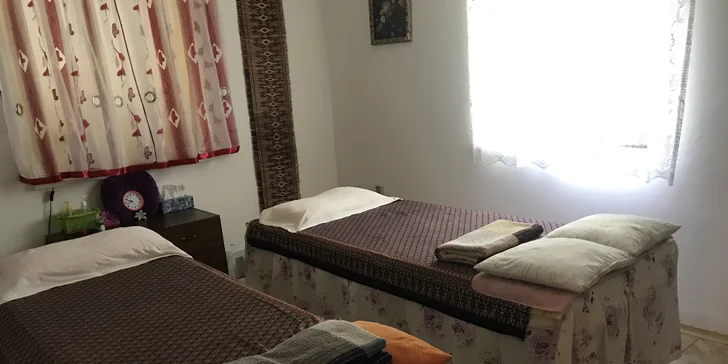Thajská masáž v délce až 90 min: klasická, olejová, bylinnými sáčky i lávovými kameny