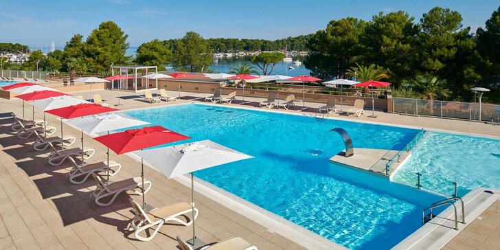 Dovolená v Poreči: 4* hotel Molindrio 300 m od pláže, bazény a wellness, strava, dítě zdarma