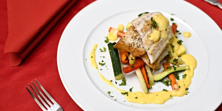 Víkendové 4chodové menu u Karlova náměstí: 2 předkrmy, kachna, steak či ryba a dezert