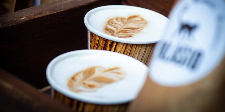Espresso, machiatto, americano či cappuccino z čerstvě pražené kávy na odnos s sebou