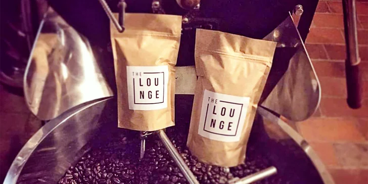 Espresso, machiatto, americano či cappuccino z čerstvě pražené kávy na odnos s sebou