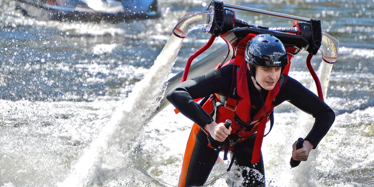 Ulítněte si nad vodní hladinou na Flyboardu, Jetpacku či Hoverboardu podle výběru pro 1–4 osoby