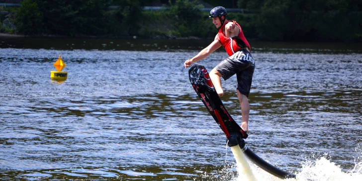 Ulítněte si nad vodní hladinou na Flyboardu, Jetpacku či Hoverboardu podle výběru pro 1–4 osoby