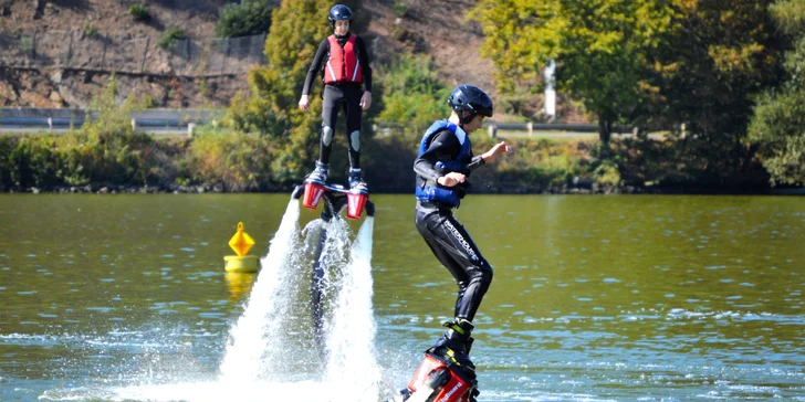 Ulítněte si nad vodní hladinou na Flyboardu, Jetpacku či Hoverboardu podle výběru pro 1–4 osoby