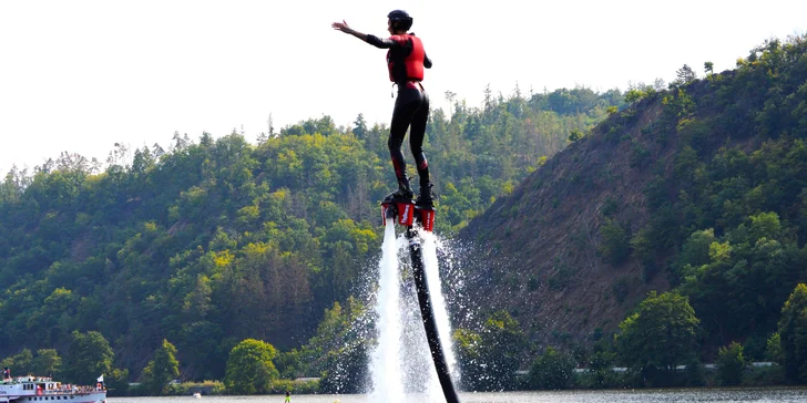 Ulítněte si nad vodní hladinou na Flyboardu, Jetpacku či Hoverboardu dle výběru