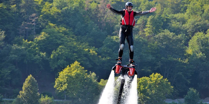 Ulítněte si nad vodní hladinou na Flyboardu, Jetpacku či Hoverboardu dle výběru