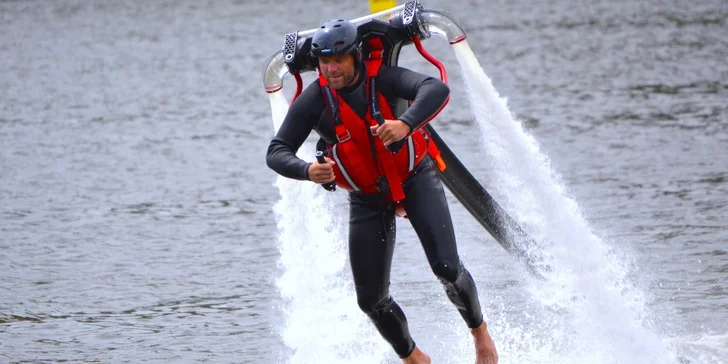 Ulítněte si nad vodní hladinou na Flyboardu, Jetpacku či Hoverboardu dle výběru