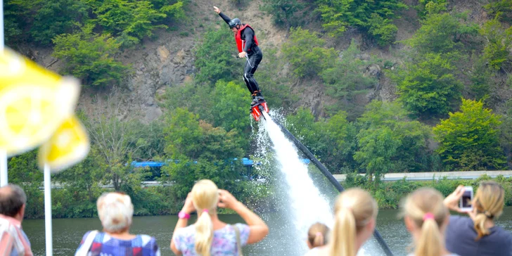 Ulítněte si nad vodní hladinou na Flyboardu, Jetpacku či Hoverboardu podle výběru pro 1–4 osoby