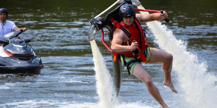 Ulítněte si nad vodní hladinou na Flyboardu, Jetpacku či Hoverboardu dle výběru