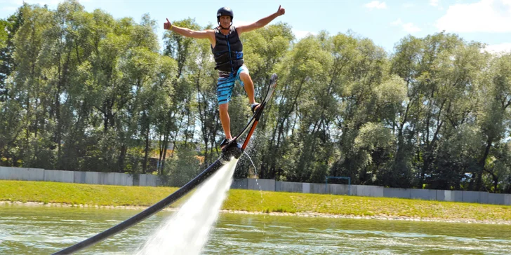 Ulítněte si nad vodní hladinou na Flyboardu, Jetpacku či Hoverboardu dle výběru