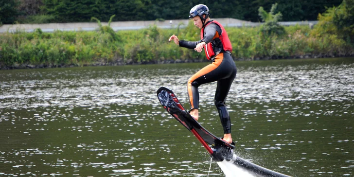 Ulítněte si nad vodní hladinou na Flyboardu, Jetpacku či Hoverboardu dle výběru