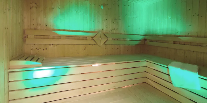 Sport a relax: hodina badmintonu nebo ping-pongu i sauna se sektem pro 2