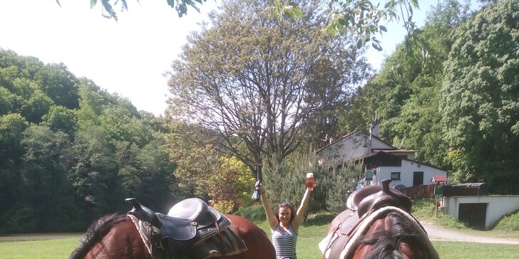 Vyjížďka na koni v Moravském krasu či jízda kočárem lokalitou dle výběru