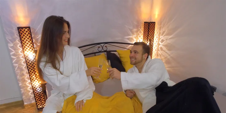 Romantika ve dvou: 4hod. wellness balíček se slaným nebo ovocným občerstvením a lahví prosecca či sektu