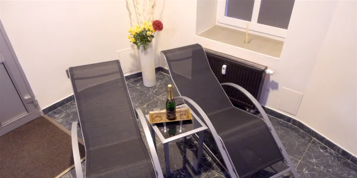 Romantika ve dvou: 4hod. wellness balíček se slaným nebo ovocným občerstvením a lahví prosecca či sektu
