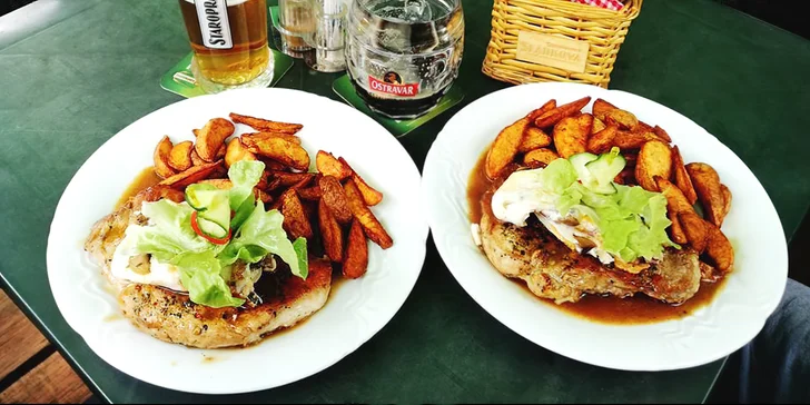 Hollywood menu pro dva: steak, americké brambory a palačinky s kávou
