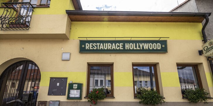 Hollywood menu pro dva: steak, americké brambory a palačinky s kávou