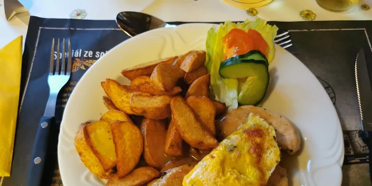 Hollywood menu pro dva: steak, americké brambory a palačinky s kávou