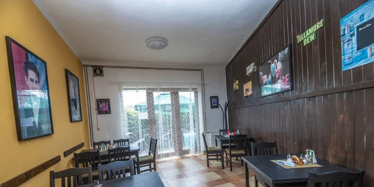 Hollywood menu pro dva: steak, americké brambory a palačinky s kávou