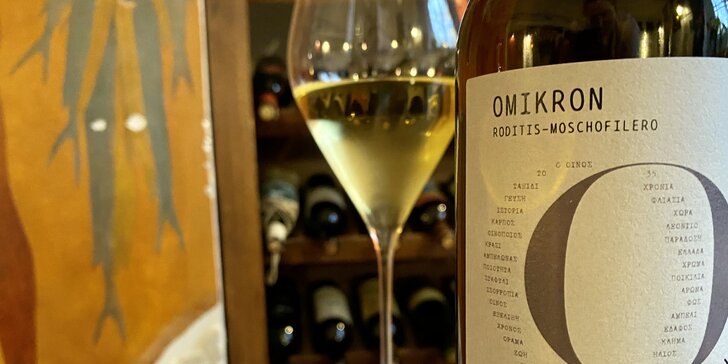Pozdrav z Řecka: řecké bílé suché víno Omikron odrůdy Roditis a Moschofilero