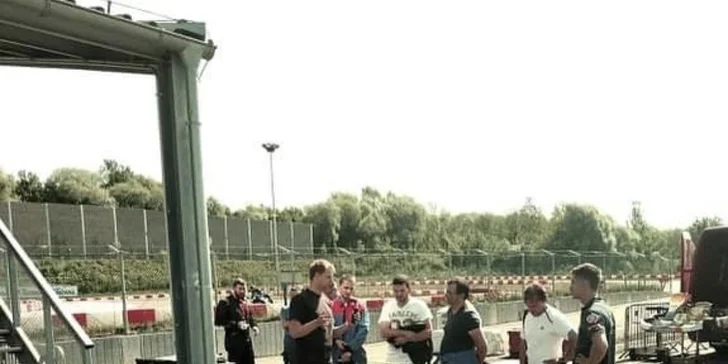 Motokárovým závodníkem: profi vybavení a trať na 2 hod. i celý víkend