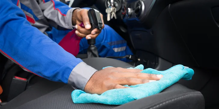 Tepování sedaček, kufru a dveří vč. dezinfekce ozonem pro krásně čisté auto