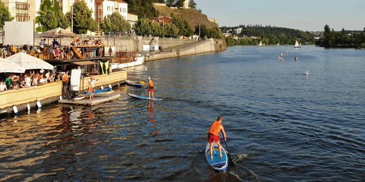 Paddleboarding v centru Prahy pro jednoho i pro dva