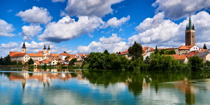 Pobyt v Telči v hotelu na náměstí: všední dny i víkendy, polopenze, víno i káva