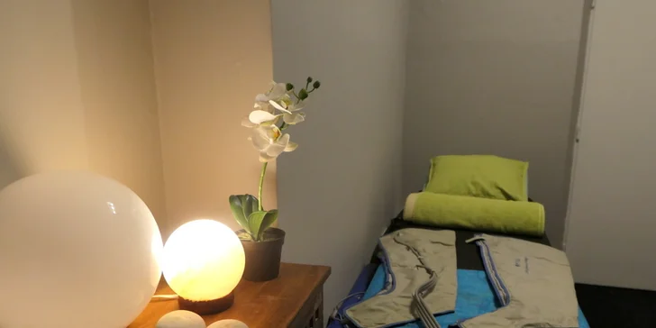 Jarní wellness hýčkání: vířivka, sauna, masáž nohou či zad a zábal dle výběru