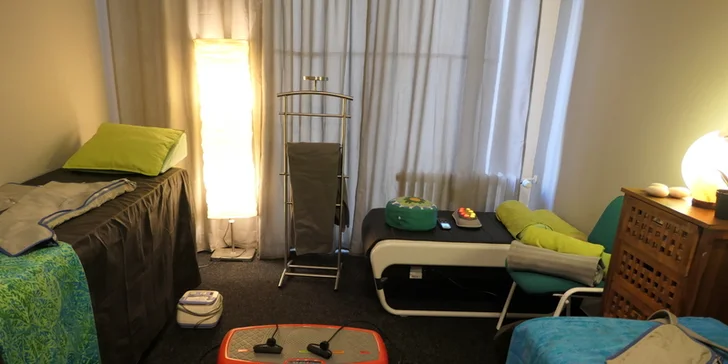 Jarní wellness hýčkání: vířivka, sauna, masáž nohou či zad a zábal dle výběru