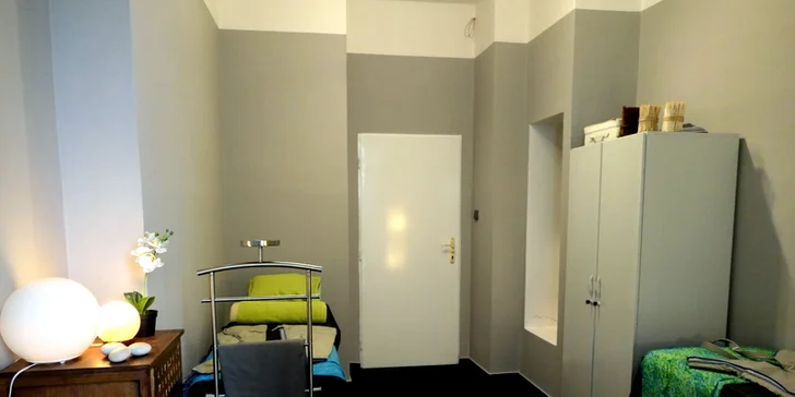 Jarní wellness hýčkání: vířivka, sauna, masáž nohou či zad a zábal dle výběru