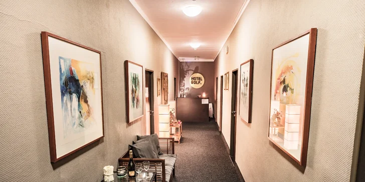 Podzimní wellness hýčkání: vířivka, sauna, masáž nohou či zad a zábal dle výběru