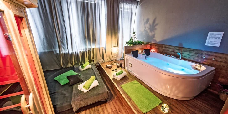 Podzimní wellness hýčkání: vířivka, sauna, masáž nohou či zad a zábal dle výběru