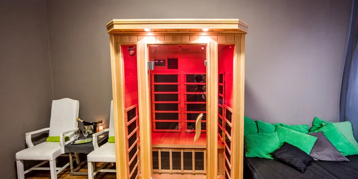 Podzimní wellness hýčkání: vířivka, sauna, masáž nohou či zad a zábal dle výběru