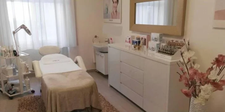 Permanentní make-up obočí pudrovou metodou nebo akrylové rty