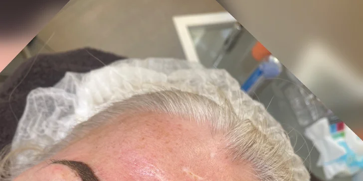 Permanentní make-up obočí pudrovou metodou nebo akrylové rty