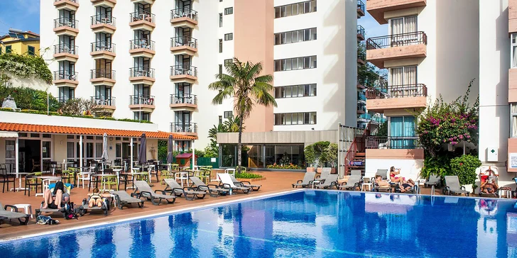 Dovolená na Madeiře vč. letenky: 3* hotel ve Funchalu u promenády, s bazény a snídaní