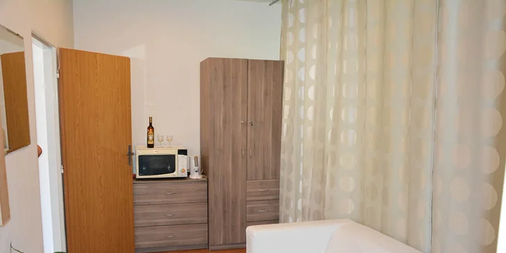 Úprava a barvení obočí i řas vč. masáže očního okolí nebo i trvalá na řasy